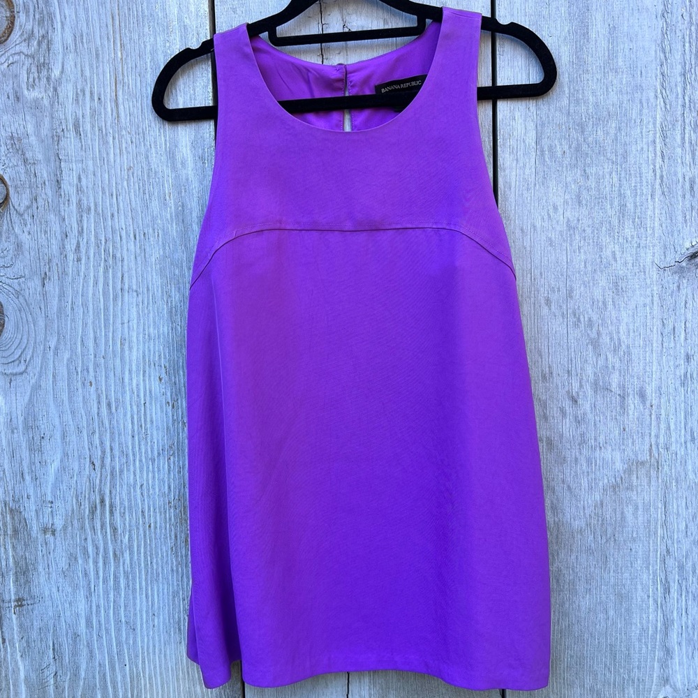 Banana Republic lilac lavender purple keyhole closure sleeveless flowy blouse